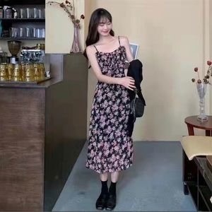 Black rose skirt with suspenders, very fairy.